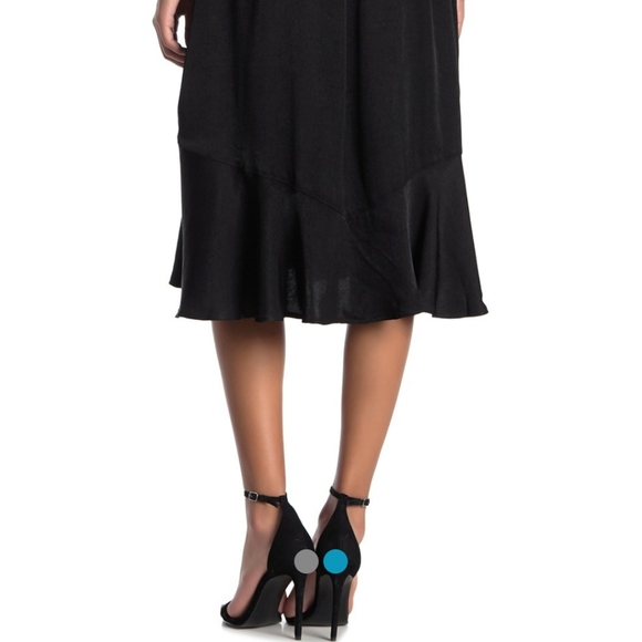 NWT: V-Neck Tie Waist Midi Dress - Picture 5 of 6